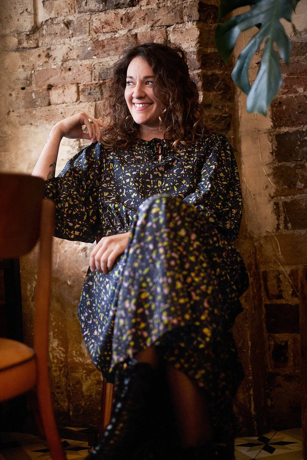 Kit couture Maéli et Atelier Brunette, robe ressourcée, longues, noir à motifs.