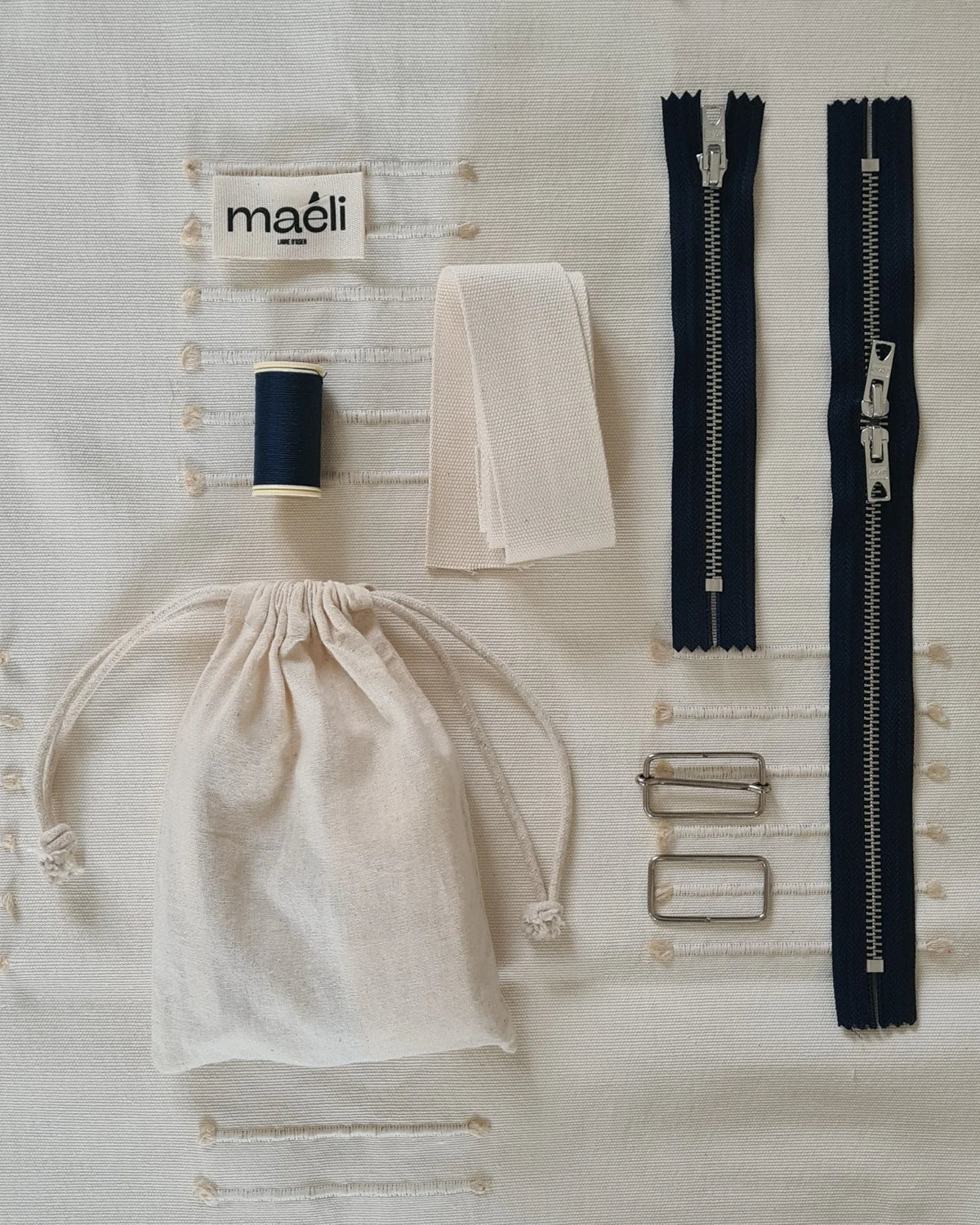 Kit mercerie marine pour réaliser le sac banane Léonie de Maéli.