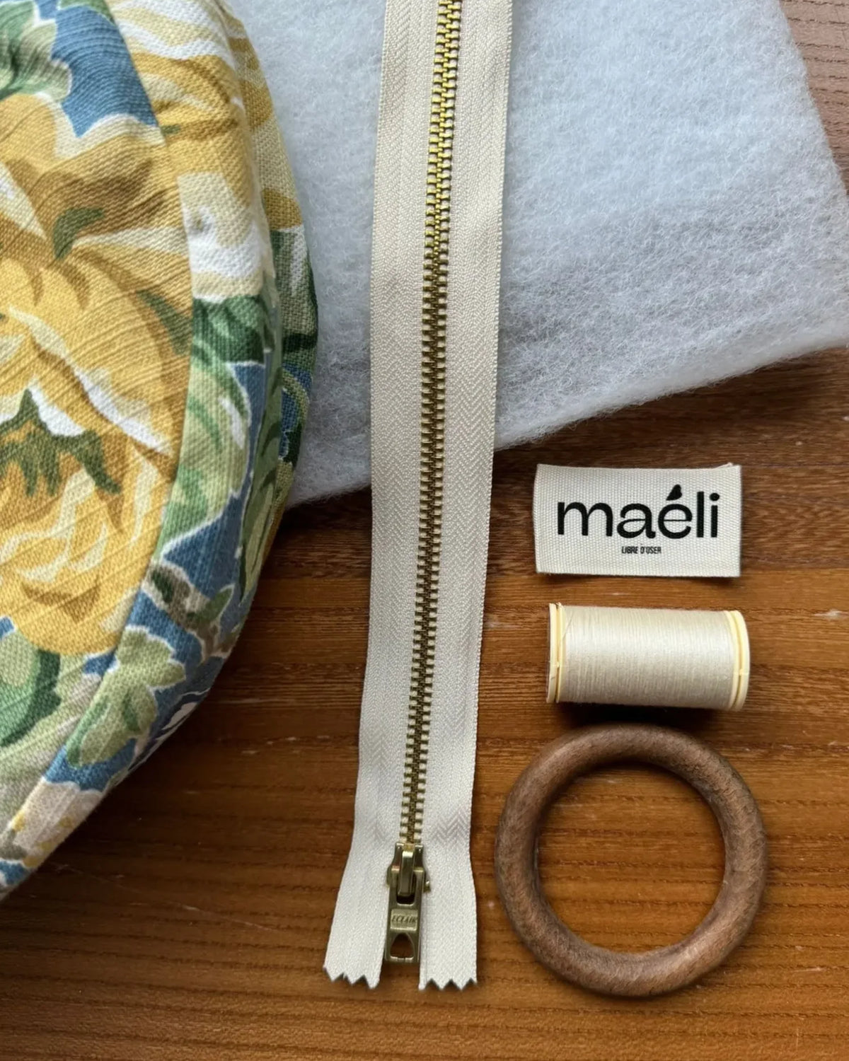 Kit mercerie écru pour réaliser le sac demi-lune Noémie de Maéli.