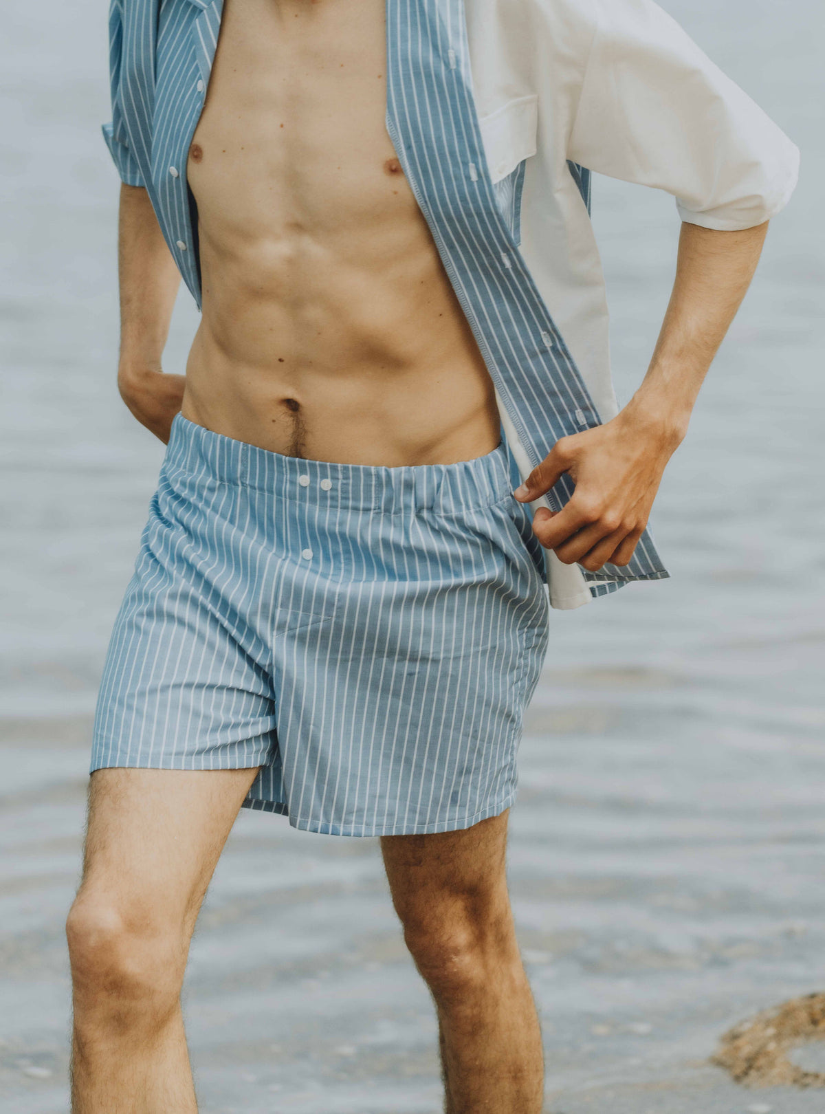 Caleçon homme Théau associé à la chemise Clément pour créer un ensemble de pyjama cousu main au style intemporel