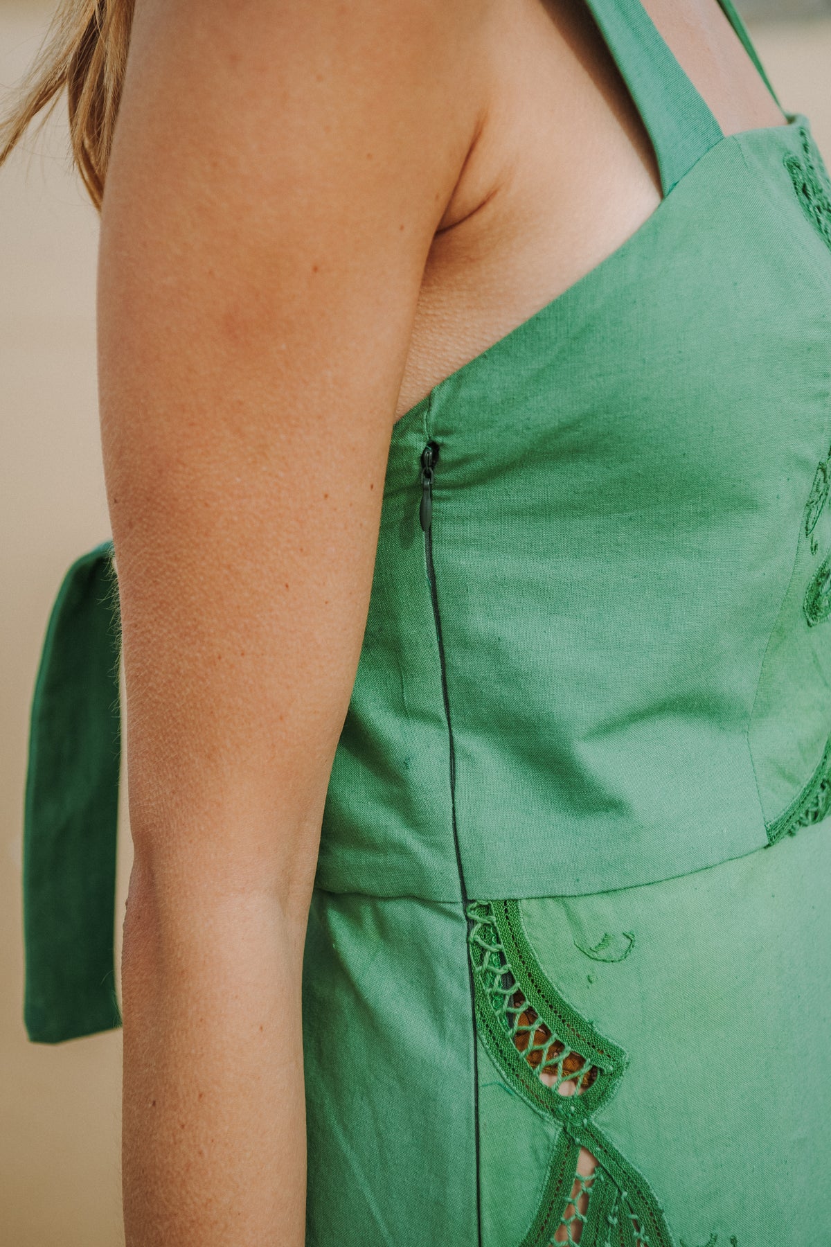 Detail fermeture invisible sur le cote du patron robe Sandrine avec finitions propres
