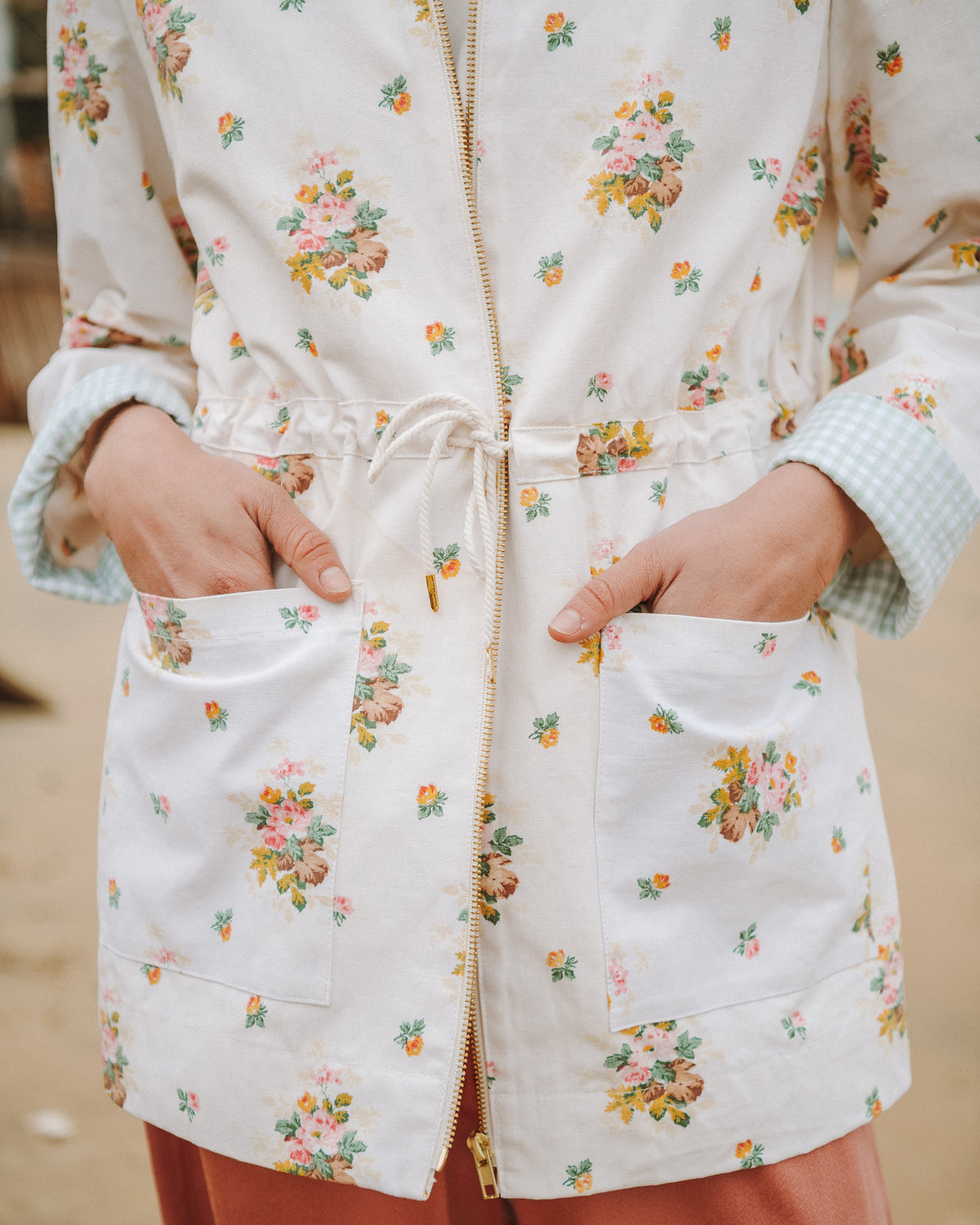 Patron veste Marie avec lien coulissant a la taille et grandes poches fonctionnelles