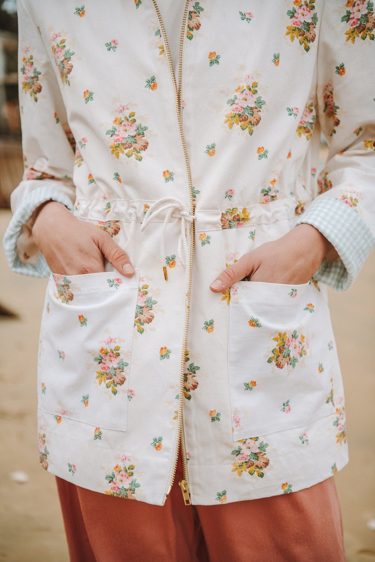 Patron veste Marie avec lien coulissant a la taille et grandes poches fonctionnelles