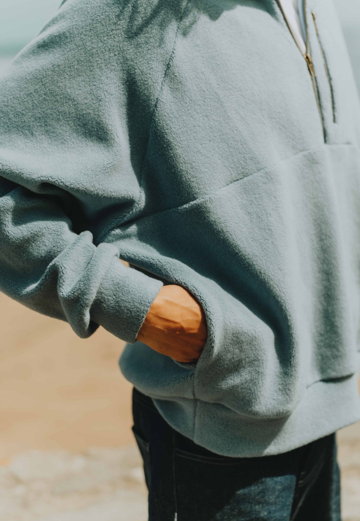 Détail des poches côtés du patron de couture sweat homme Thomas avec manches raglan et finition bord-côte