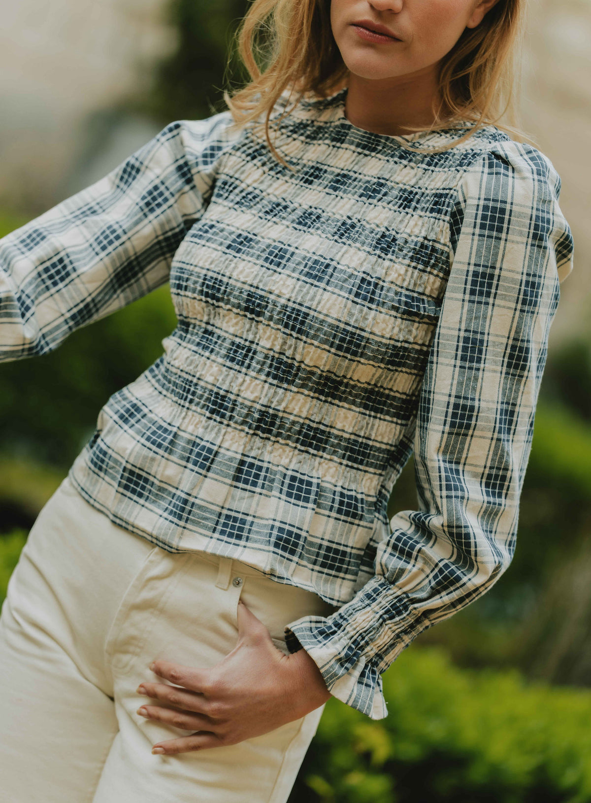Patron de couture top Hortense détail zoom poitrine avec smocks et manches longues
