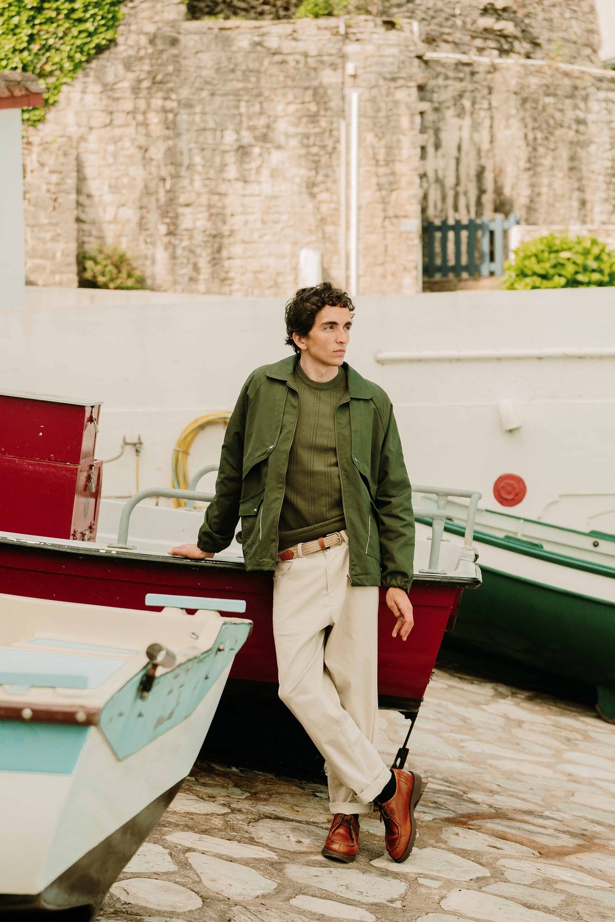 Patron de couture veste homme Adrien avec coupe décontractée, fermeture zippée et poches fonctionnelles