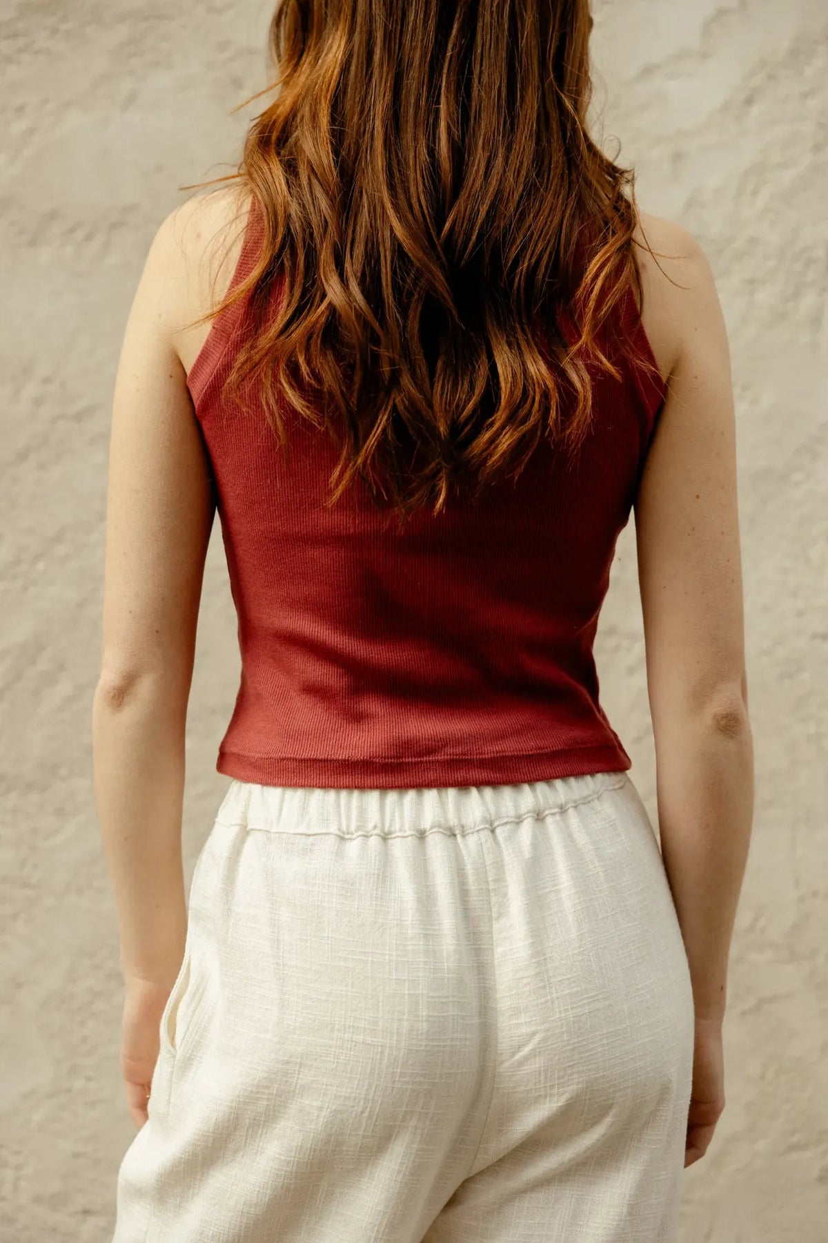 Patron du débardeur Alizée en rouge, couture simple
