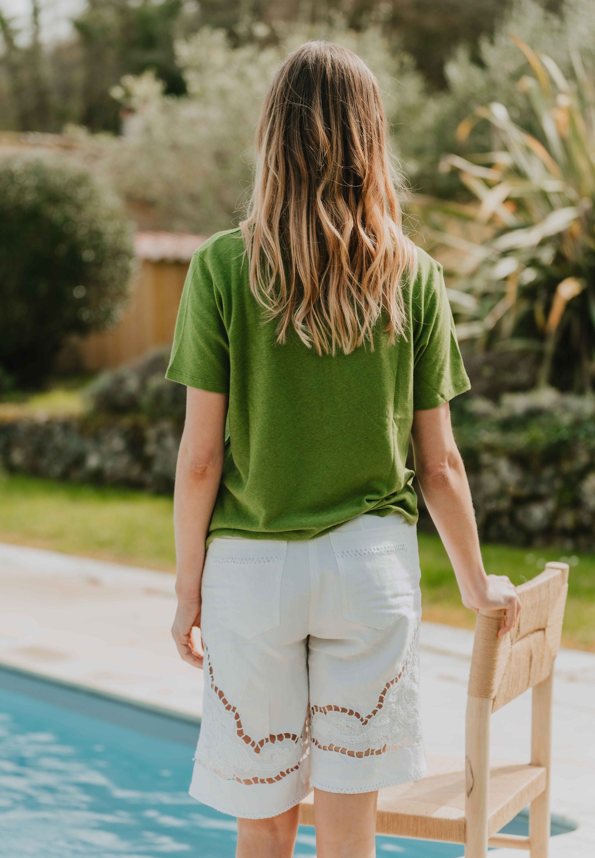 Patron de couture bermuda Zoé dos avec poches et détails de broderie