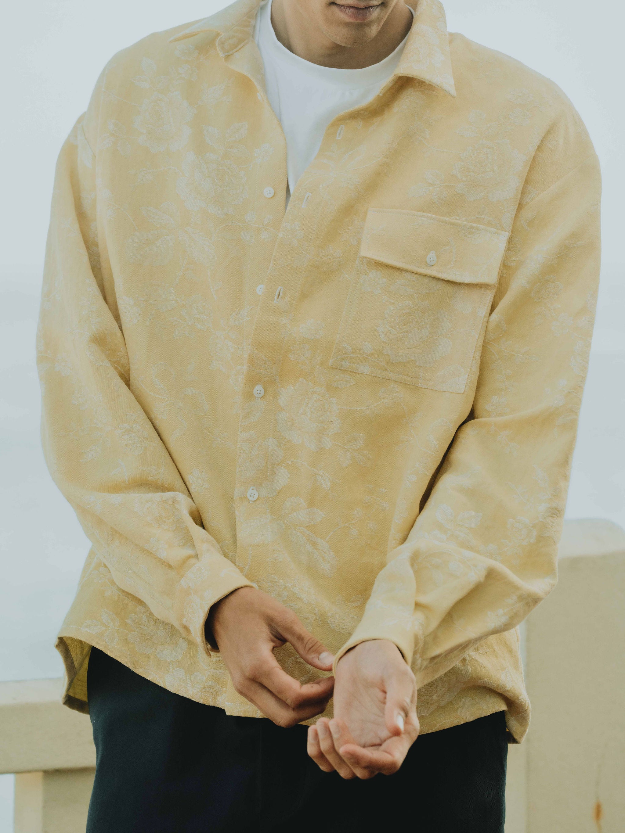 Detail de la poche poitrine a rabat du patron de couture chemise homme Clement avec finition soignee et fermeture boutonnee