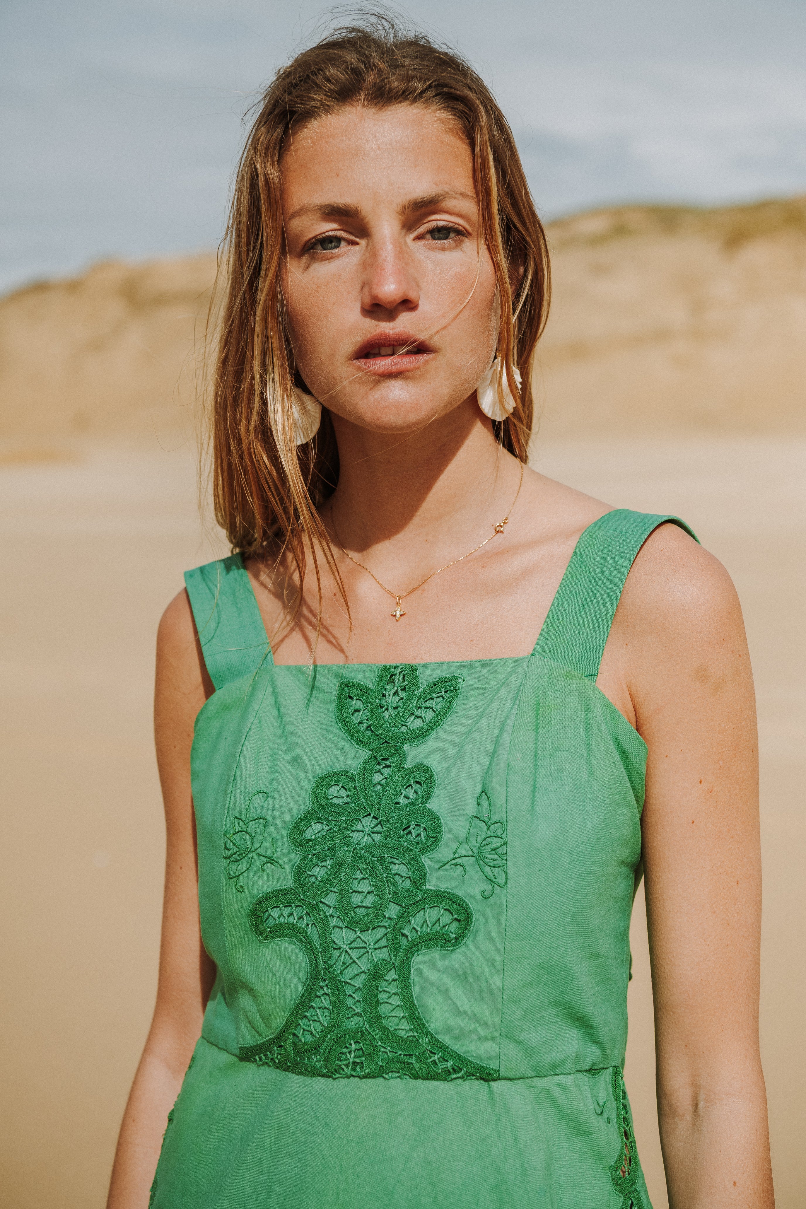 Detail haut du patron robe Sandrine avec bretelles larges et decoupes poitrine structurees
