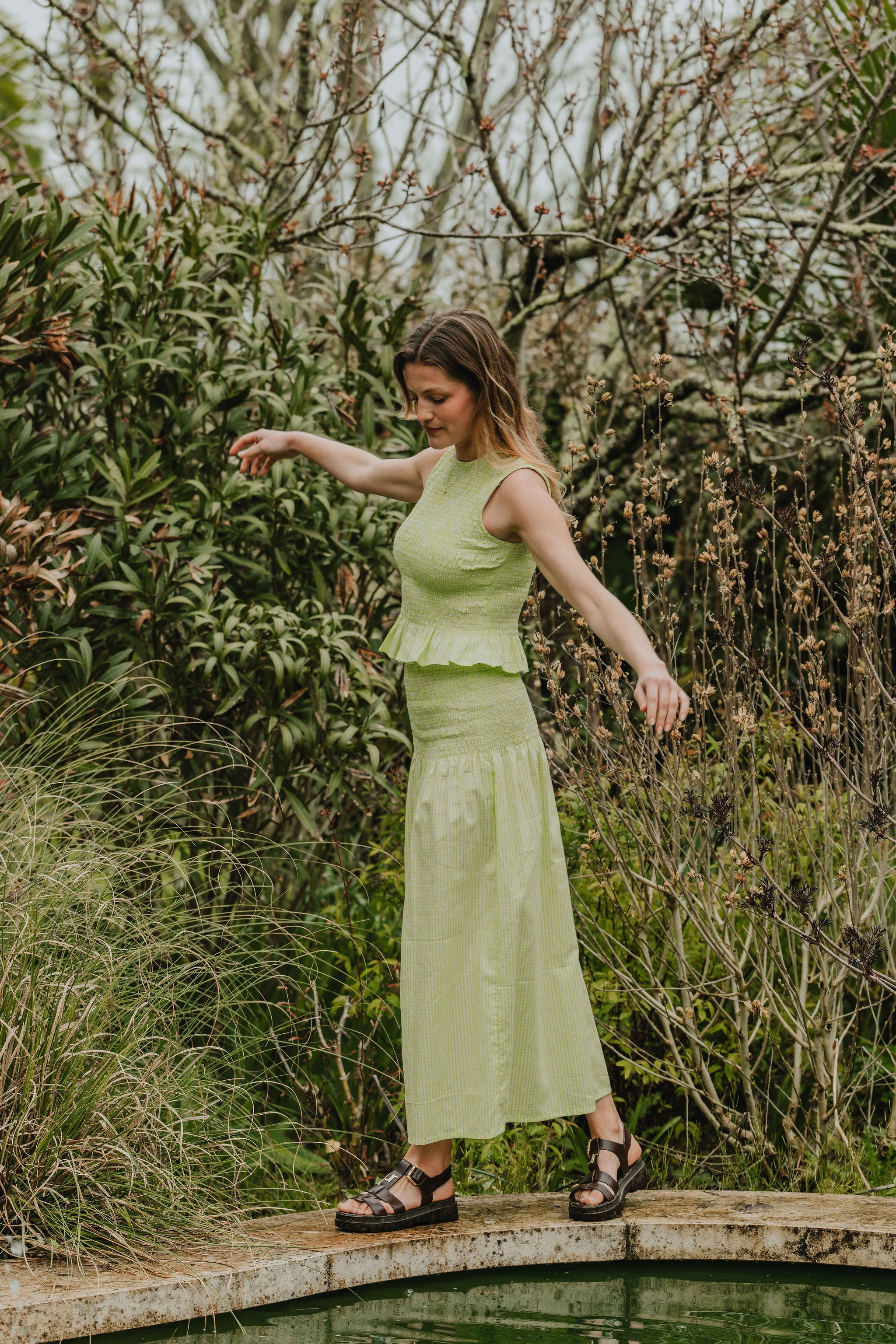 Patron de couture jupe Hortense à smocks portée avec mouvement et volume léger