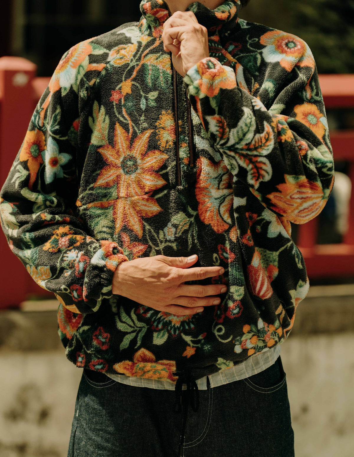 Détail du patron de couture sweat homme Thomas en polaire imprimée avec fermeture zippée et col montant confortable