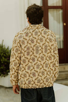 Vue dos du patron de couture veste homme Adrien mettant en valeur les manches raglan, l'empiècement dos et le bas élastiqué
