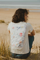 T-shirt Olympe Maéli, écru avec motif au dos.