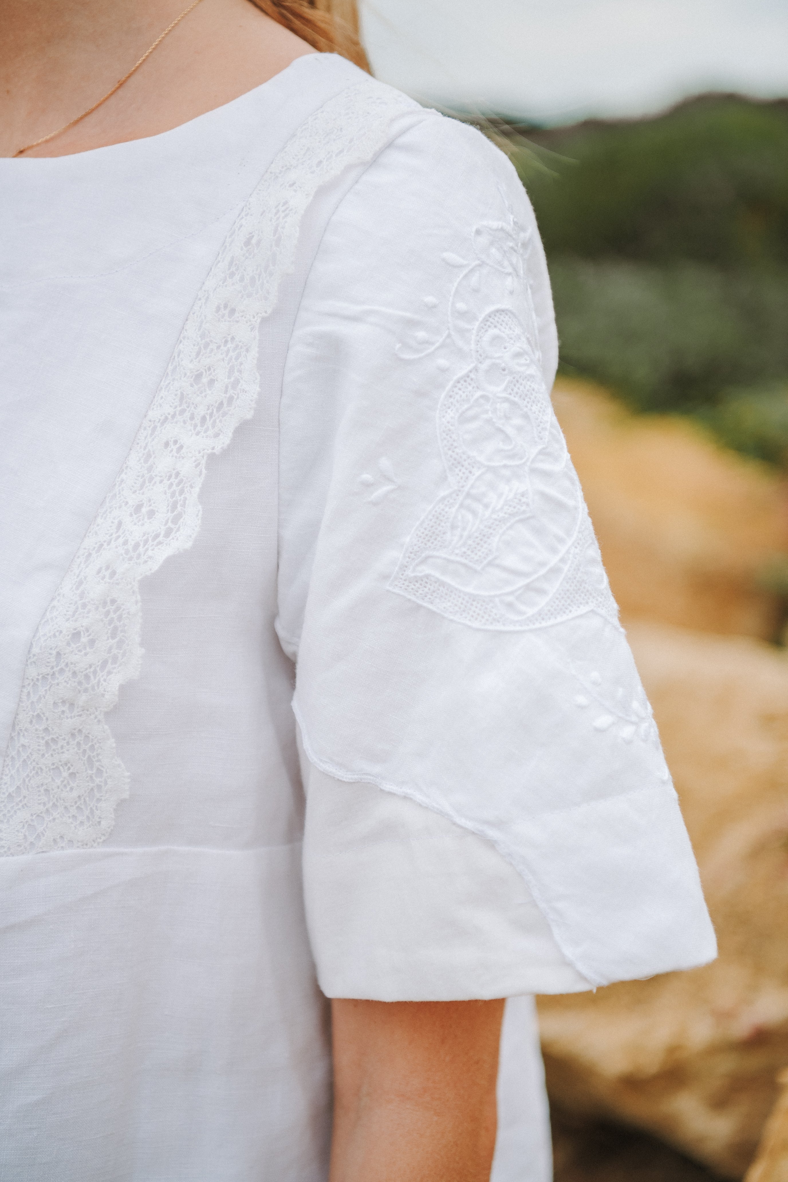 top femme avec broderie anglaise 